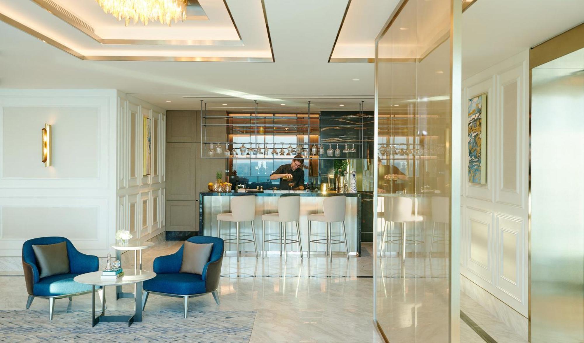 Mandarin Oriental Jumeira, Dubai Eksteriør billede The bar at the 101 Club