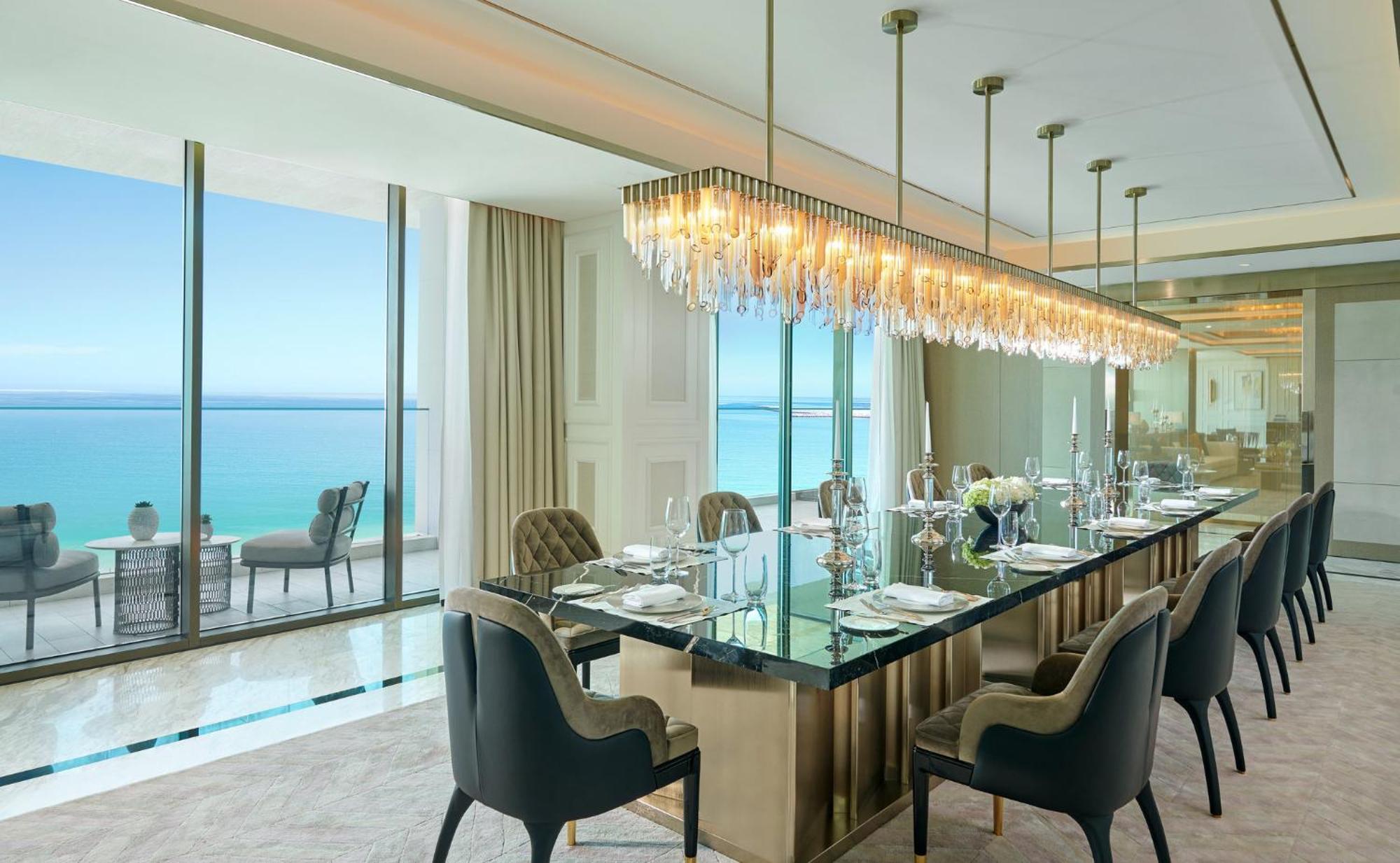 Mandarin Oriental Jumeira, Dubai Eksteriør billede The dining room of a 3-bedroom residence