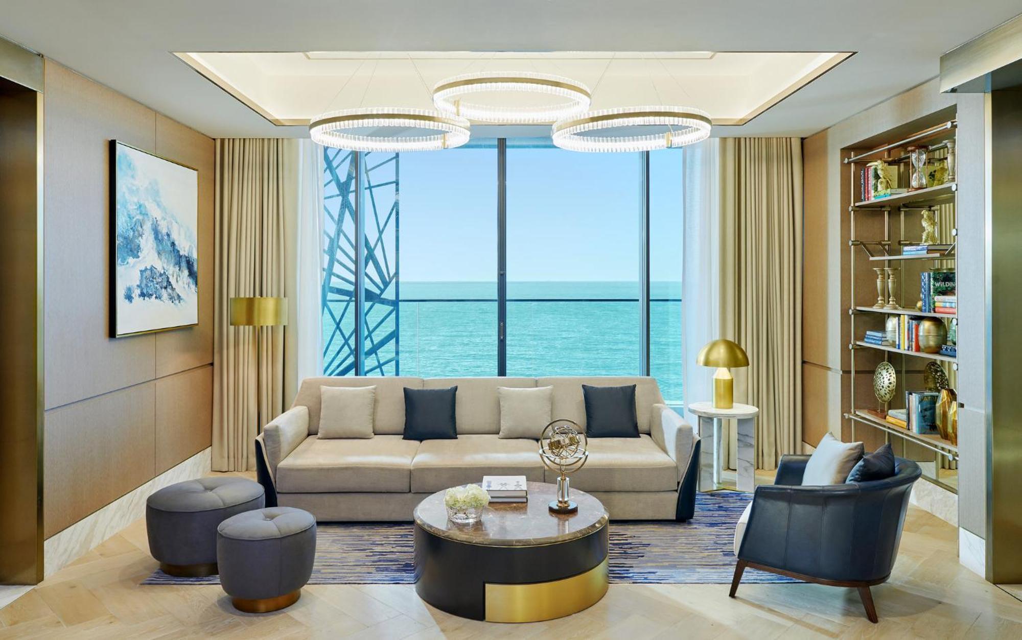 Mandarin Oriental Jumeira, Dubai Eksteriør billede The living room of a three-bedroom residence