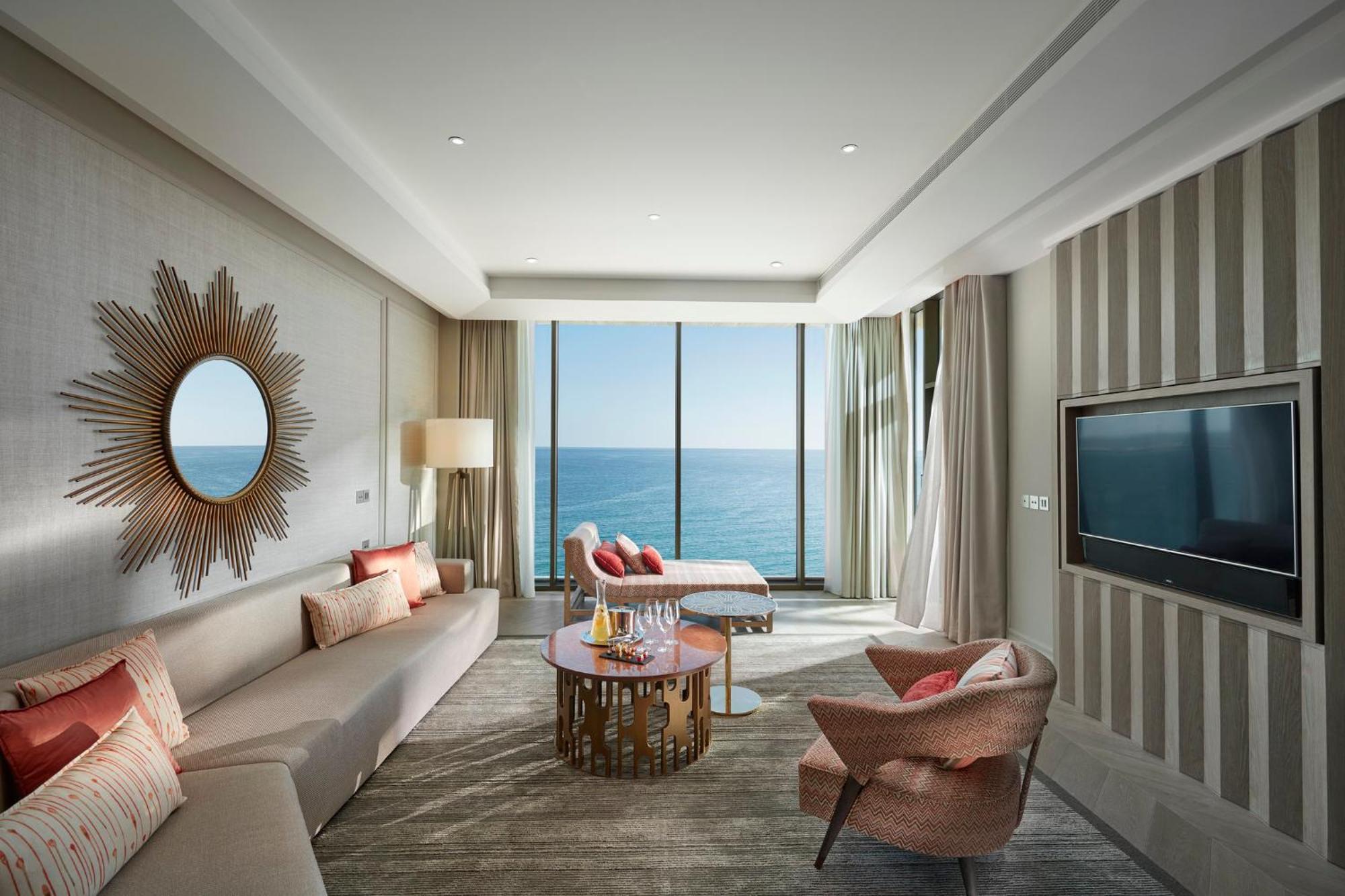 Mandarin Oriental Jumeira, Dubai Eksteriør billede The living room of a two-bedroom suite