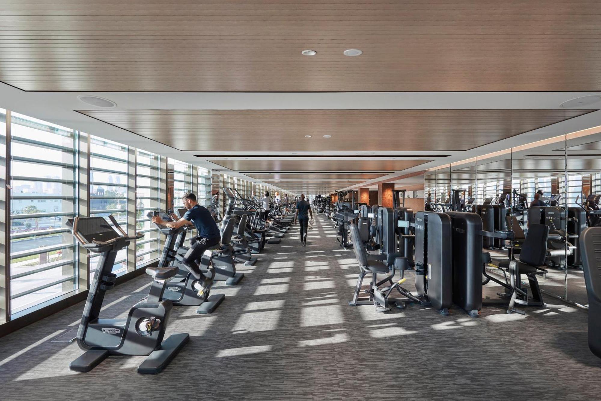Mandarin Oriental Jumeira, Dubai Eksteriør billede The gym at the 101st floor