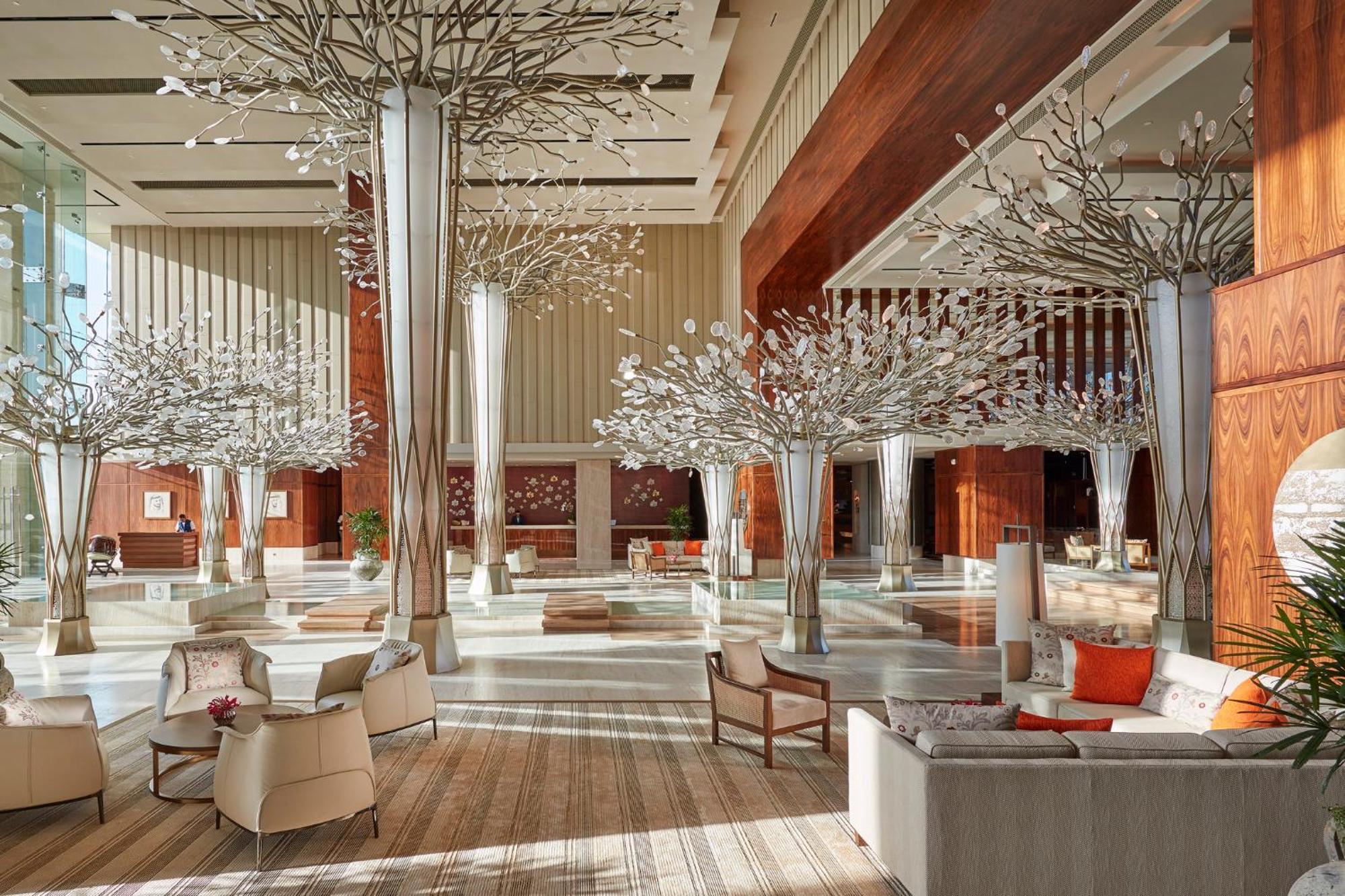 Mandarin Oriental Jumeira, Dubai Eksteriør billede The lobby of the hotel
